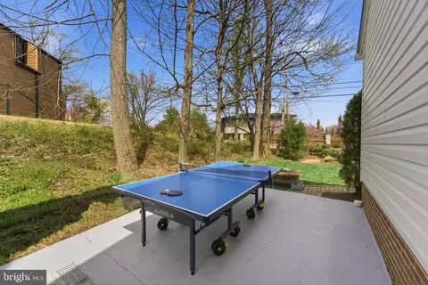 Exterior - 6445 Linway Ter NW, Mclean, VA 22101 photo 7 of 10