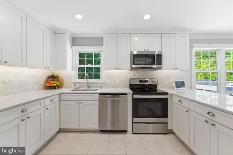 Kitchen - 6445 Linway Ter NW, Mclean, VA 22101 photo 3 of 5