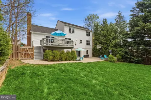 Exterior - 6445 Linway Ter NW, Mclean, VA 22101 photo 3 of 10