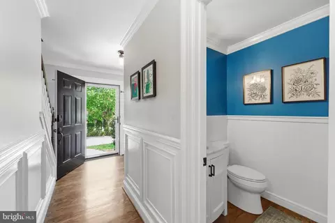 Entry Way - 6445 Linway Ter NW, Mclean, VA 22101 photo 2 of 2
