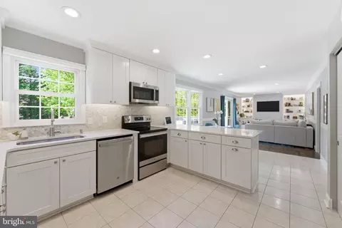 Kitchen - 6445 Linway Ter NW, Mclean, VA 22101 photo 1 of 5