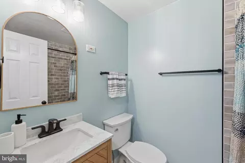 Bath - 6445 Linway Ter NW, Mclean, VA 22101 photo 5 of 5