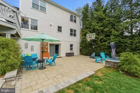 Exterior - 6445 Linway Ter NW, Mclean, VA 22101 photo 4 of 10
