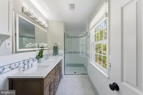 Bath - 6445 Linway Ter NW, Mclean, VA 22101 photo 1 of 5