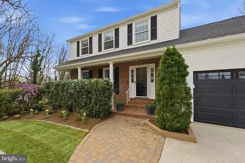 Exterior - 6445 Linway Ter NW, Mclean, VA 22101 photo 10 of 10