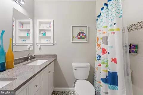 Bath - 6445 Linway Ter NW, Mclean, VA 22101 photo 3 of 5
