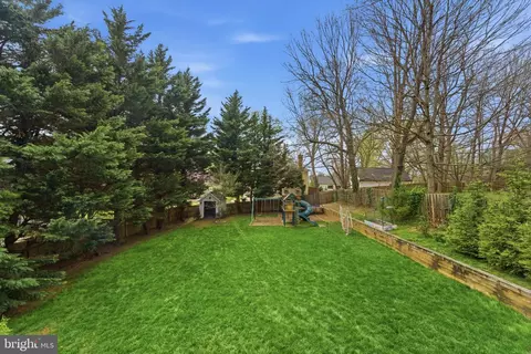 Exterior - 6445 Linway Ter NW, Mclean, VA 22101 photo 2 of 10