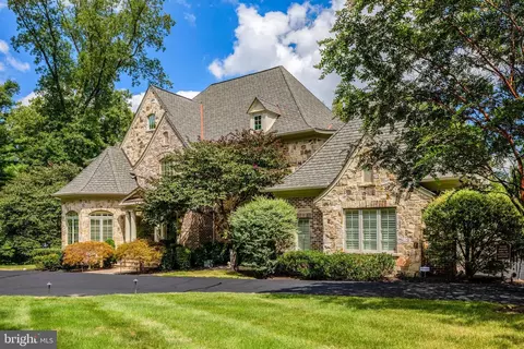 1239 Daleview Dr, Mclean, VA 22102