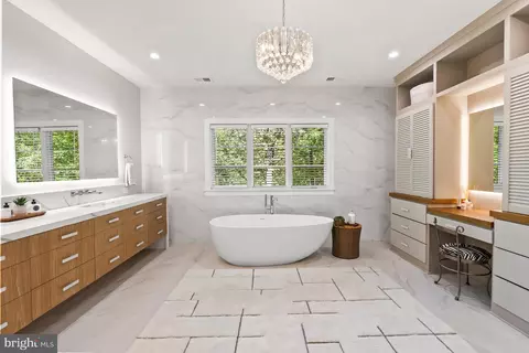 Bath - 825 Whann Ave, Mclean, VA 22101 photo 2 of 4