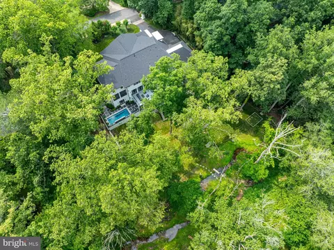 View/Area - 825 Whann Ave, Mclean, VA 22101 photo 1 of 4