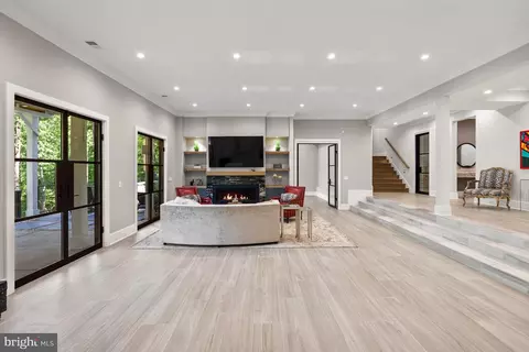 Living - 825 Whann Ave, Mclean, VA 22101 photo 4 of 4