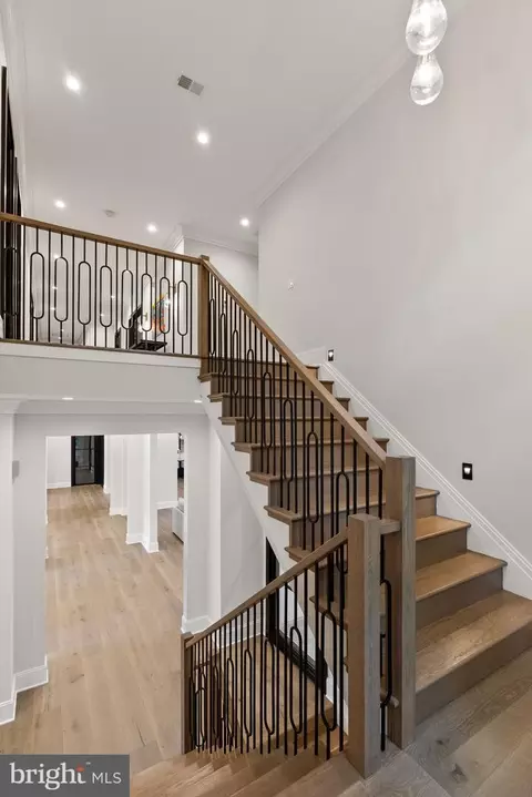 Entry Way - 825 Whann Ave, Mclean, VA 22101 photo 4 of 5