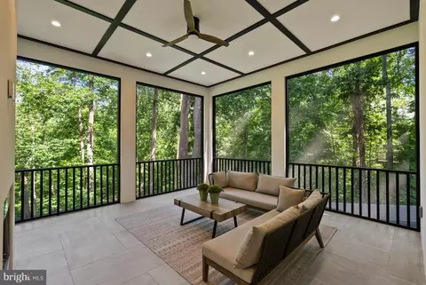 Exterior - 825 Whann Ave, Mclean, VA 22101 photo 3 of 11