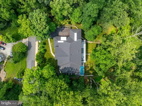 View/Area - 825 Whann Ave, Mclean, VA 22101 photo 2 of 4