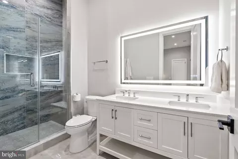 Bath - 825 Whann Ave, Mclean, VA 22101 photo 4 of 4