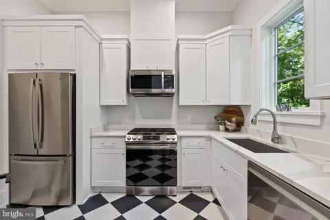 Kitchen - 825 Whann Ave, Mclean, VA 22101 photo 3 of 3