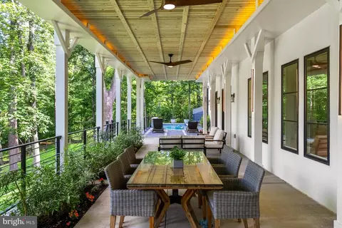Exterior - 825 Whann Ave, Mclean, VA 22101 photo 6 of 11