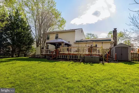 Exterior - 2212 Stirrup Iron Ln, Reston, VA 20191 photo 12 of 16