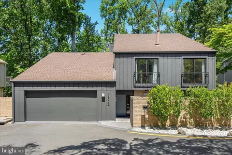 12108 Quorn Ln, Reston, VA 20191