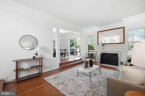 Living - 1462 Hampton Hill Cir, Mclean, VA 22101 photo 4 of 7
