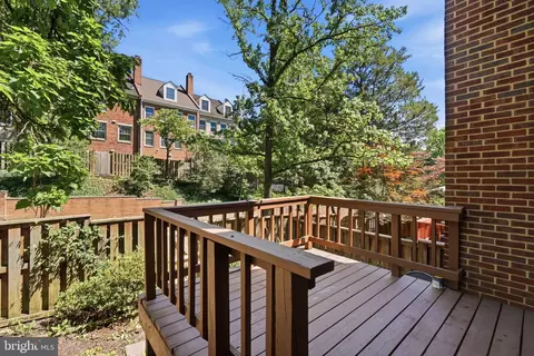 Exterior - 1462 Hampton Hill Cir, Mclean, VA 22101 photo 4 of 4