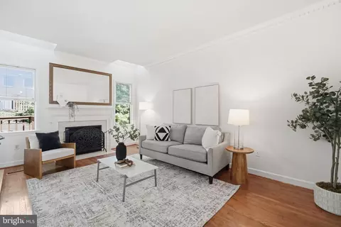 Living - 1462 Hampton Hill Cir, Mclean, VA 22101 photo 2 of 7