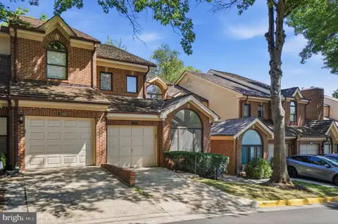 Exterior - 1462 Hampton Hill Cir, Mclean, VA 22101 photo 2 of 4