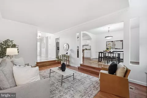 Living - 1462 Hampton Hill Cir, Mclean, VA 22101 photo 5 of 7