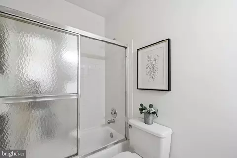 Bath - 1462 Hampton Hill Cir, Mclean, VA 22101 photo 1 of 4