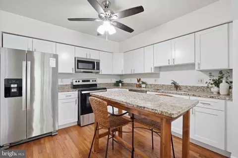 Kitchen - 1462 Hampton Hill Cir, Mclean, VA 22101 photo 2 of 4