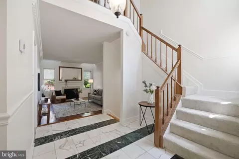 Entry Way - 1462 Hampton Hill Cir, Mclean, VA 22101 photo 2 of 2