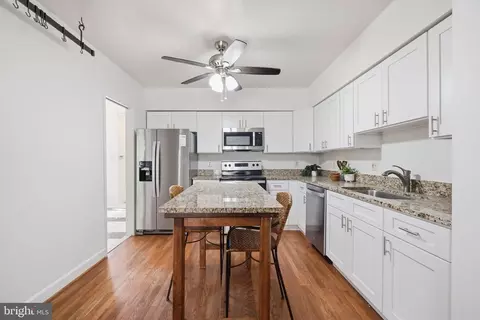 Kitchen - 1462 Hampton Hill Cir, Mclean, VA 22101 photo 3 of 4