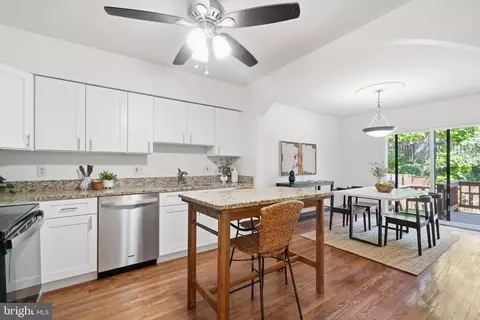 Kitchen - 1462 Hampton Hill Cir, Mclean, VA 22101 photo 1 of 4