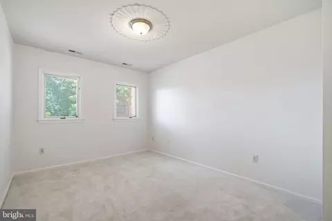 Bedroom - 1462 Hampton Hill Cir, Mclean, VA 22101 photo 5 of 8