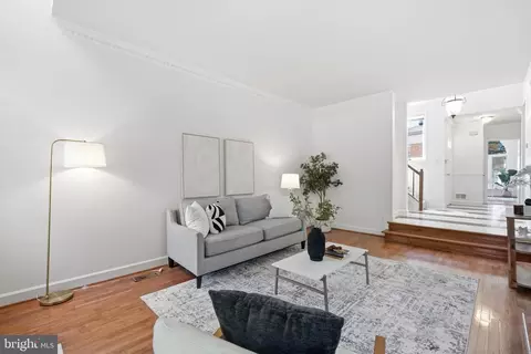 Living - 1462 Hampton Hill Cir, Mclean, VA 22101 photo 1 of 7