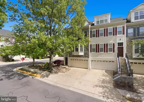 2167 Capstone Cir, Herndon, VA 20170