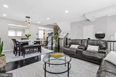 7406 Roudsby Ct, Alexandria, VA 22315