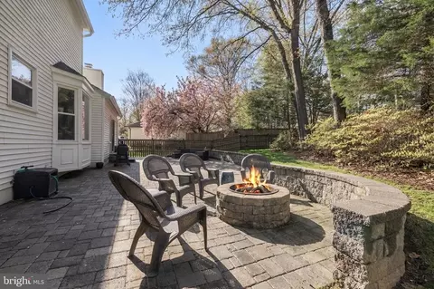 Exterior - 6553 Raftelis Rd, Burke, VA 22015 photo 5 of 8