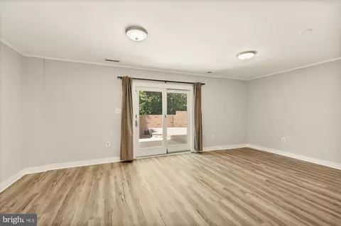 Living - 7416 Eldorado St, Mclean, VA 22102 photo 5 of 6