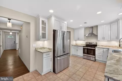 Entry Way - 6275 Kerrydale Dr, Springfield, VA 22152 photo 2 of 2