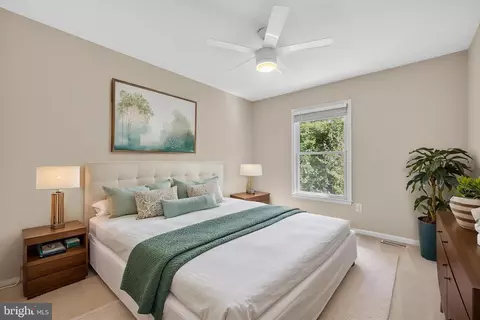 Bedroom - 6275 Kerrydale Dr, Springfield, VA 22152 photo 6 of 8