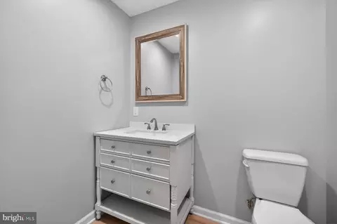 Bath - 6275 Kerrydale Dr, Springfield, VA 22152 photo 4 of 4