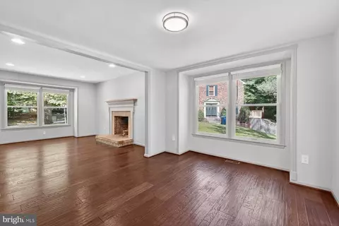 Living - 6275 Kerrydale Dr, Springfield, VA 22152 photo 6 of 7