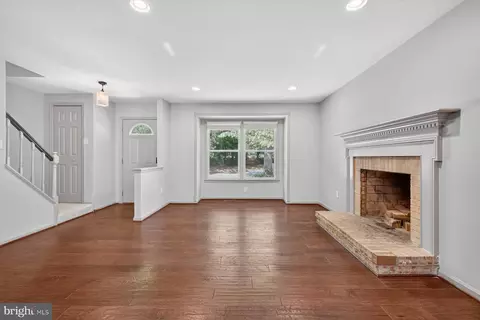 Living - 6275 Kerrydale Dr, Springfield, VA 22152 photo 3 of 7