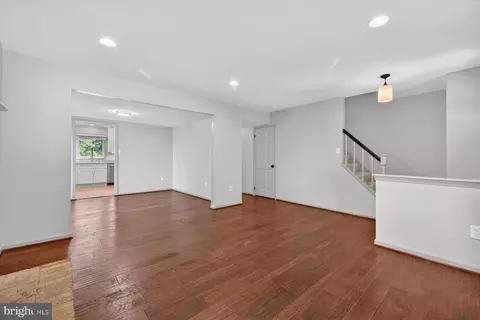 Living - 6275 Kerrydale Dr, Springfield, VA 22152 photo 5 of 7