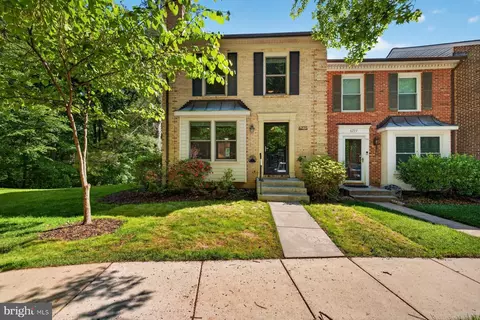 6275 Kerrydale Dr, Springfield, VA 22152