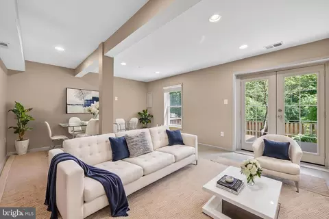 Living - 6275 Kerrydale Dr, Springfield, VA 22152 photo 7 of 7