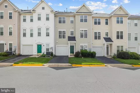 2523 Logan Wood Dr, Herndon, VA 20171