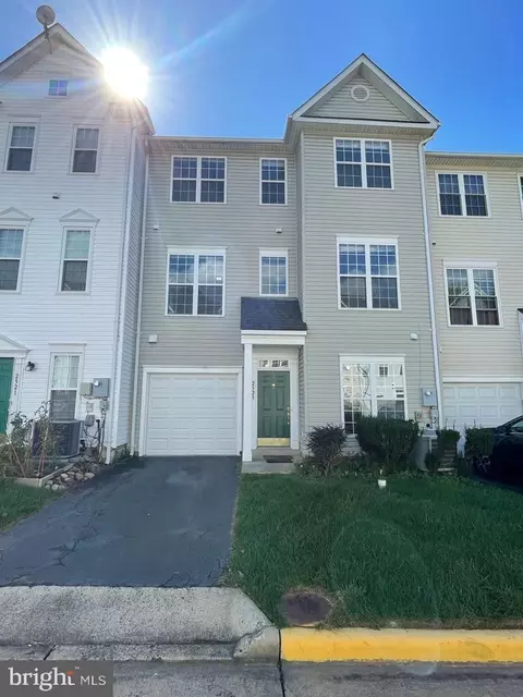 2523 Logan Wood Dr, Herndon, VA 20171