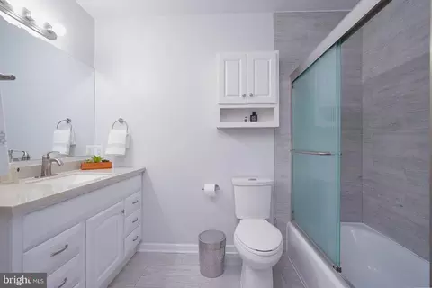 Bath - 1557 Evers Dr, Mclean, VA 22101 photo 2 of 4